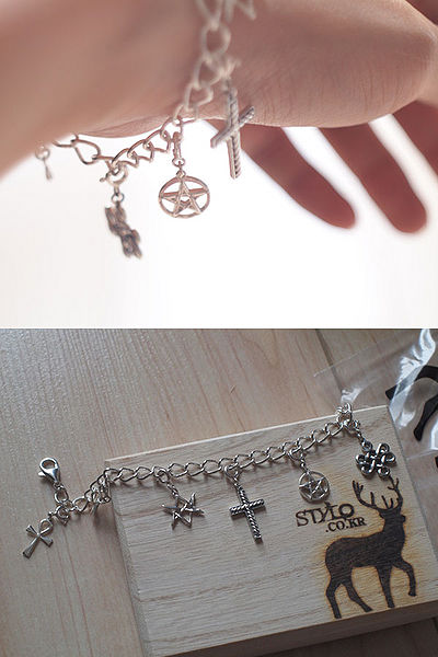 File:Arc201007 bracelet.jpg